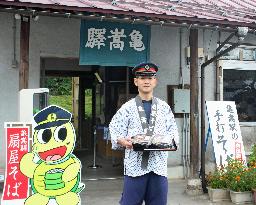Shimane train stationmaster makes, sells soba noodle lunch boxes