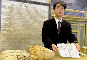 Expert shows papers on feudal Japan's Christianity ban found in Rome