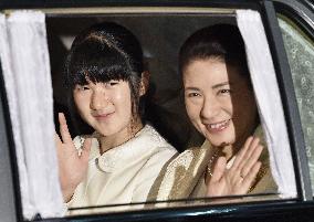 Imperial family members head for Empress Michiko's birthday dinner