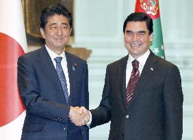 PM Abe visits Turkmenistan