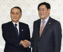 Japanese business leader meets S. Korean deputy premier in Seoul