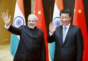 Indian PM Modi, Chinese President Xi wave to press in Xian