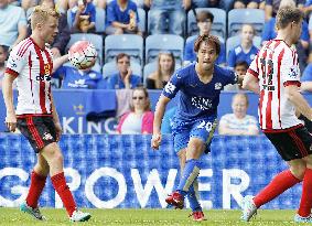 Okazaki of Leicester sends in cross against Sunderland