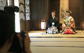 World Heritage site in central Japan hosts "photo wedding" tour