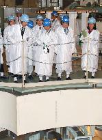 Science minister visits Monju fast-breeder reactor