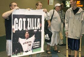 (3)Matsui arrives at Tampa for training