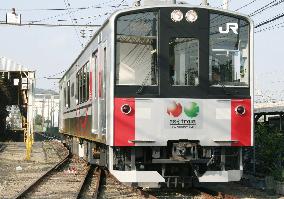 JR East shows trial run of world's 1st hybrid train to media