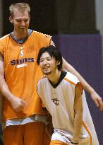 (3)Tabuse makes Suns roster, Japan's first NBA player