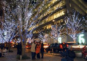 (1)Street in Tokyo lights up for Christmas