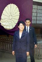 Japan minister Arimura visits controversial Yasukuni Shrine