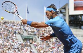 Nadal wins 3rd-round match at French Open tennis tournament