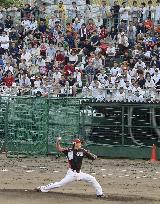 Ex-major leaguer Fujikawa debuts in independent baseball