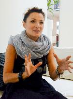 Croatian ballerina talks about danger of cluster bombs