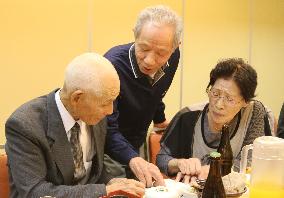 Ex-residents in Sakhalin town chat about old days