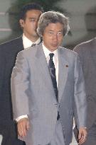 Koizumi returns to work after removal of polyp
