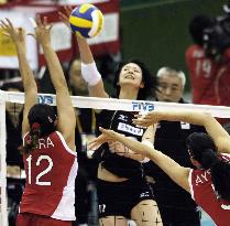 Japanese women keep alive medal hopes at world c'ship