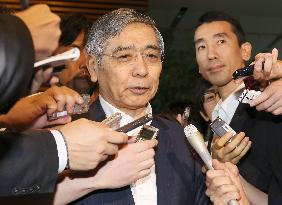 Abe meets with BOJ chief Kuroda
