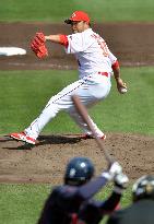 Former Yankee Kuroda wins in return to Japan