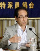 Ex-METI bureaucrat Koga speaks at FCCJ in Tokyo