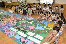 Fukushima children paint mural for Hiroshima peace project