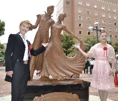Takarazuka city holds ceremony to unveil monument