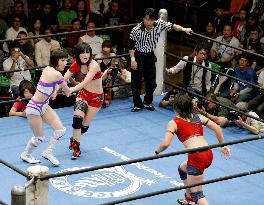 Women's pro wrestlers bouncing back after years in doldrums