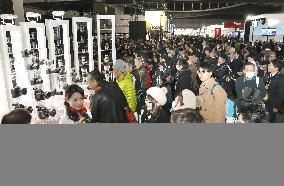 People flock to camera, photo imaging show in Yokohama