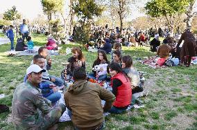 Syrian citizens enjoy outing in Damascus park
