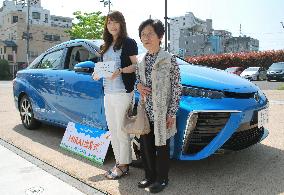 1st rental gift recipient of fuel cell car Mirai