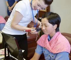 Police recruits learn makeup techniques in Hyogo Pref.