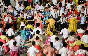 N. Koreans dance in Pyongyang