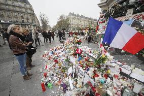 People mourn Paris terrorist attack victims