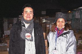 Filipino works as volunteer at shelter after disaster