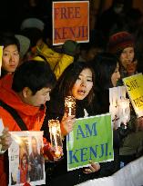 People plead for release of Japanese hostage