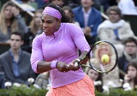 S. Williams advances to 4th round at French Open tennis