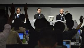 Takata chief apologizes in 1st appearance since massive recalls