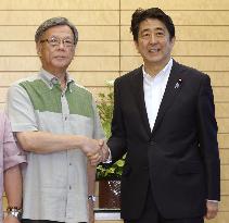 PM Abe meets with Okinawa Gov. Onaga
