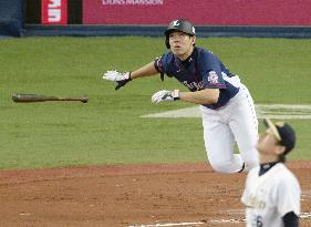 Akiyama records 211th hit, exceeding Ichiro