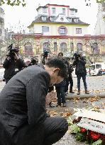 Japanese official pays tribute to Paris attack victims