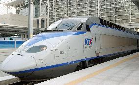 (2) South Korea's first high-speed train