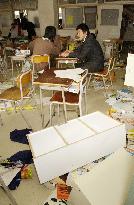 (1)Classes partially resume at schools in quake-hit Niigata