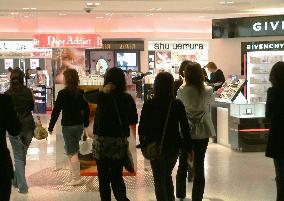 1st duty-free shop outside airport opened in Okinawa