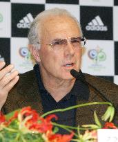 (1)Beckenbauer meets press in Yokohama