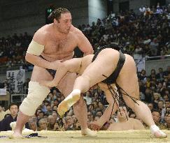 Hakuho remains undefeated, Haruma suffers 2nd loss at Spring sumo
