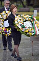 Feroukhi lays flowers at cenotaph for A-bomb victims