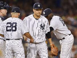 Tanaka beats Red Sox for 8th win