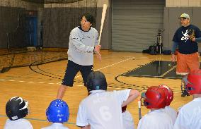 Ex-Yankee Matsui gives baseball lesson in New York