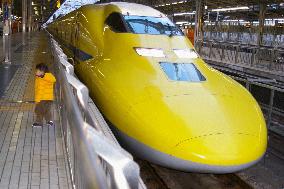 'Dr. Yellow' train said to bring good luck to those who see it