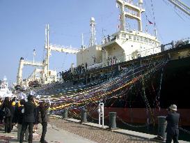 5 'Research whaling' ships leave for Antarctic Ocean