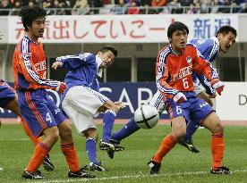 (1)Niigata charity match ends in stalemate